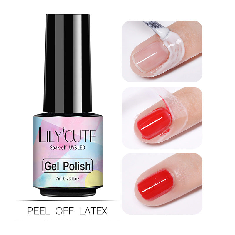 Application du peel off au pinceau autour de l'ongle