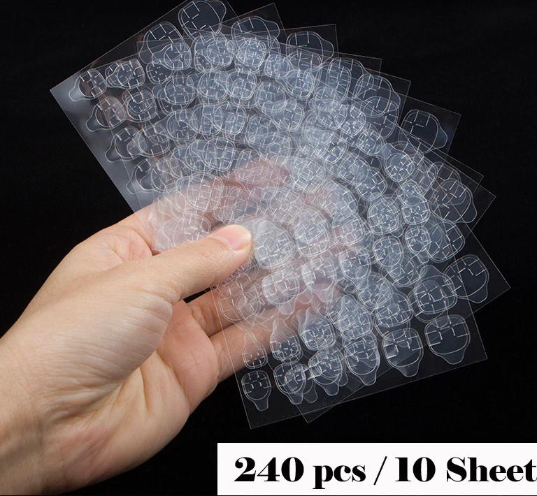 Dix planches de pastilles adhésives tenues en main, 240 pastilles au total