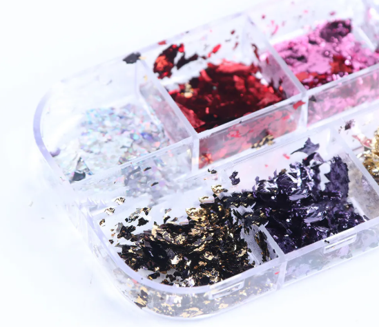 Coffret de 12 cases de fragments de feuille métallique de couleurs différentes