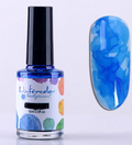 Flacon d'encre aquarelle bleu roi 15 ml et son effet marbré cobalt sur un ongle